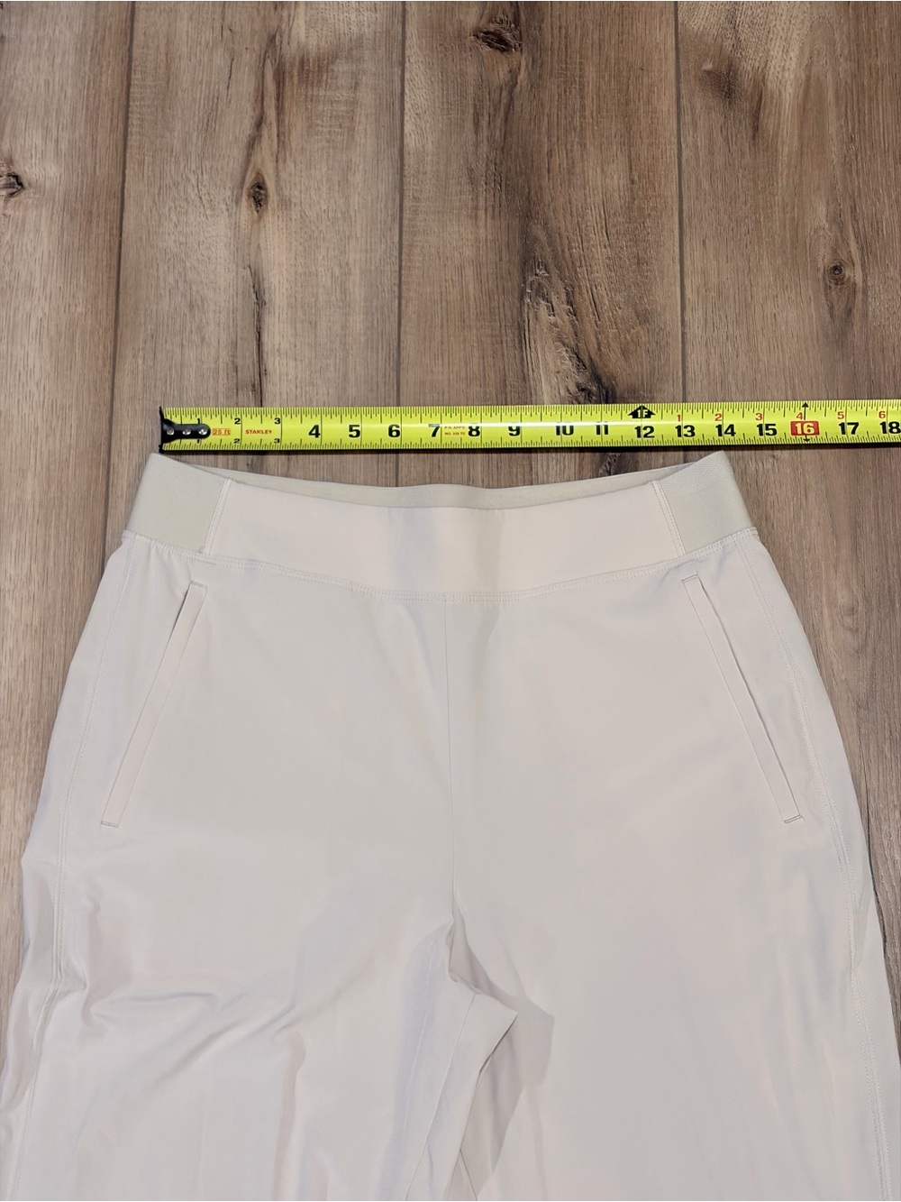 Athleta Beige Stretch Ankle Pants 8 Zip Hem Quiet Luxury Gorpcore Sporty Chic - Picture 11 of 14